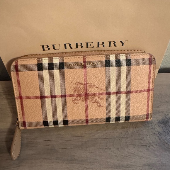 Authentic Burberry Wallet - Picture 6 of 8